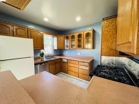Kitchen - 116 Revere St, Vallejo, CA 94591 photo 2 of 3