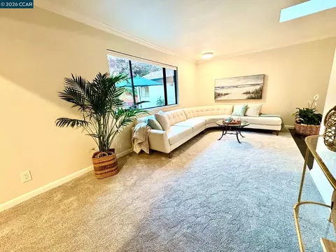 Living - 2589 Pebble Beach Loop, Lafayette, CA 94549 photo 2 of 4