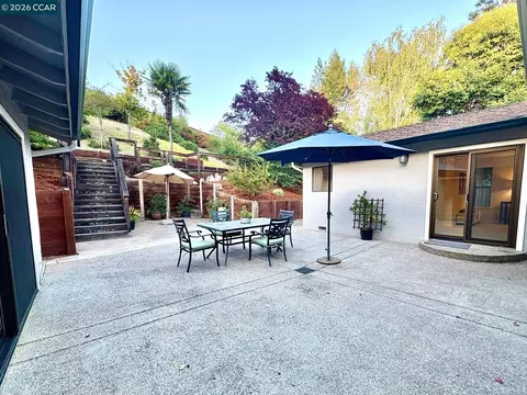 Exterior - 2589 Pebble Beach Loop, Lafayette, CA 94549 photo 4 of 9