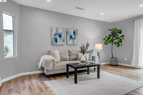 Living - 419 Tangelo, Irvine, CA 92618 photo 3 of 4