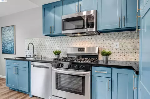 Kitchen - 419 Tangelo, Irvine, CA 92618 photo 3 of 4