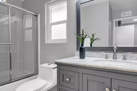 Bath - 419 Tangelo, Irvine, CA 92618 photo 6 of 7