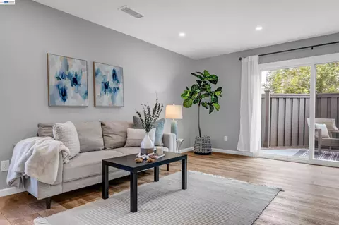 Living - 419 Tangelo, Irvine, CA 92618 photo 4 of 4
