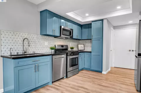 Kitchen - 419 Tangelo, Irvine, CA 92618 photo 2 of 4