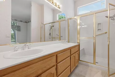 Bath - 362 Ruby Ter, Brentwood, CA 94513 photo 2 of 3