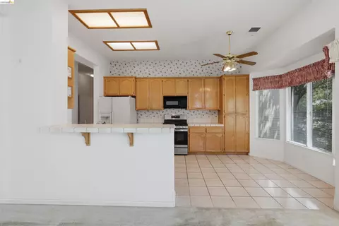 Kitchen - 362 Ruby Ter, Brentwood, CA 94513 photo 2 of 5