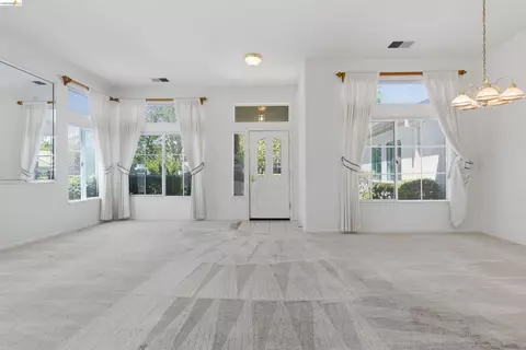 Living - 362 Ruby Ter, Brentwood, CA 94513 photo 3 of 3