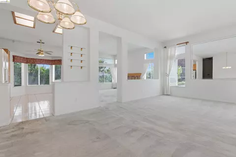 Living - 362 Ruby Ter, Brentwood, CA 94513 photo 2 of 3
