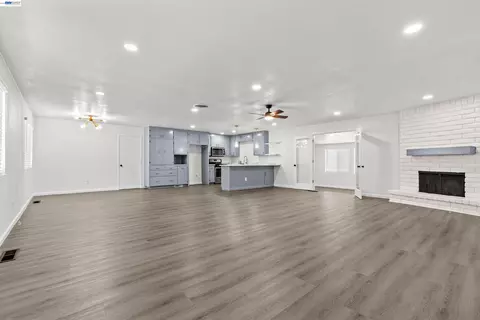 Living - 705 W Rumble Rd, Modesto, CA 95350 photo 1 of 4
