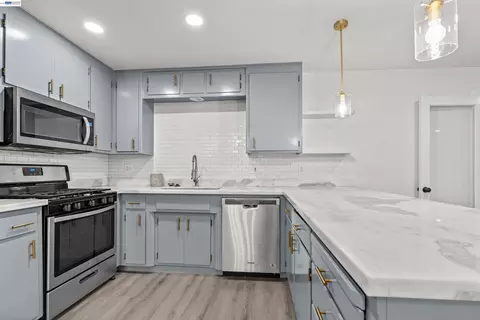 Kitchen - 705 W Rumble Rd, Modesto, CA 95350 photo 3 of 4