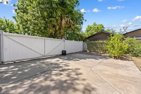 Exterior - 705 W Rumble Rd, Modesto, CA 95350 photo 2 of 13