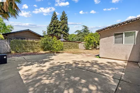 Exterior - 705 W Rumble Rd, Modesto, CA 95350 photo 1 of 13