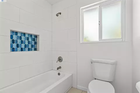 Bath - 705 W Rumble Rd, Modesto, CA 95350 photo 2 of 4