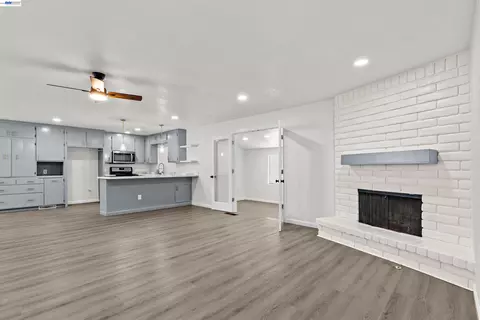Living - 705 W Rumble Rd, Modesto, CA 95350 photo 3 of 4