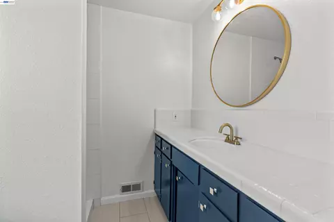 Bath - 705 W Rumble Rd, Modesto, CA 95350 photo 3 of 4