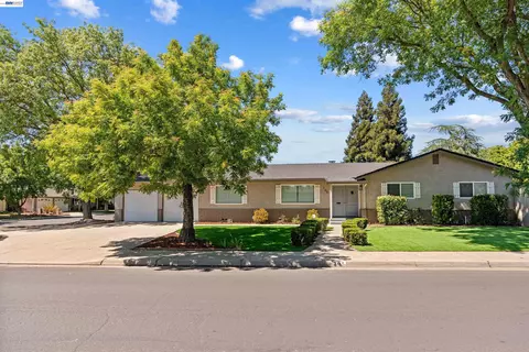 Exterior - 705 W Rumble Rd, Modesto, CA 95350 photo 10 of 13