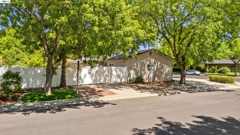 Exterior - 705 W Rumble Rd, Modesto, CA 95350 photo 12 of 13