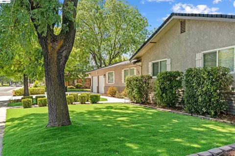 Exterior - 705 W Rumble Rd, Modesto, CA 95350 photo 9 of 13