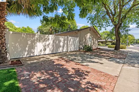 Exterior - 705 W Rumble Rd, Modesto, CA 95350 photo 8 of 13