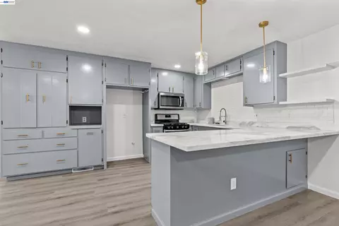 Kitchen - 705 W Rumble Rd, Modesto, CA 95350 photo 4 of 4
