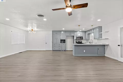 Living - 705 W Rumble Rd, Modesto, CA 95350 photo 4 of 4