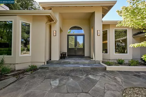 1 Oakview Ter, Orinda, CA 94563