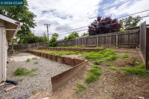 Exterior - 6118 Rutland Dr, Carmichael, CA 95608 photo 2 of 5