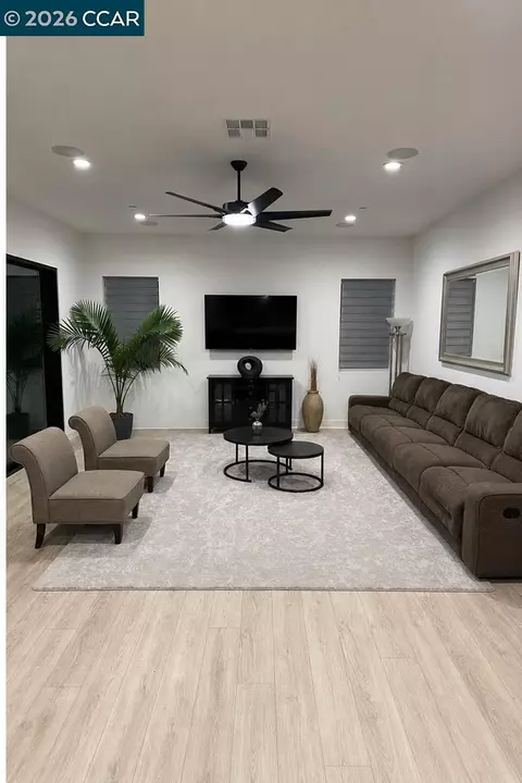 Living - 27151 Backdrop Ln, Valencia Santa Clarita, CA 91381 photo 1 of 4