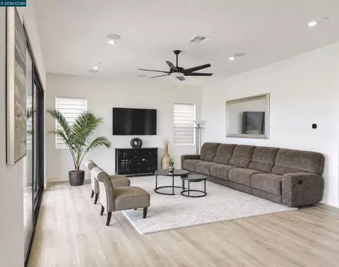 Living - 27151 Backdrop Ln, Valencia Santa Clarita, CA 91381 photo 3 of 4