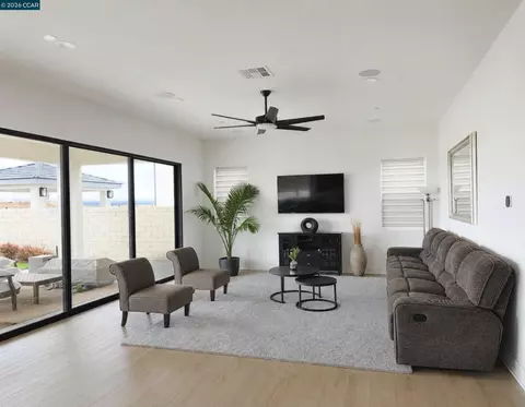 Living - 27151 Backdrop Ln, Valencia Santa Clarita, CA 91381 photo 2 of 4