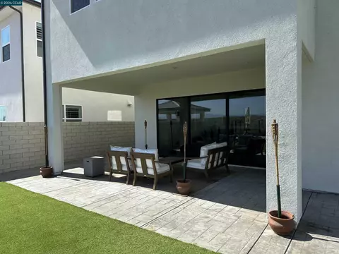 Exterior - 27151 Backdrop Ln, Valencia Santa Clarita, CA 91381 photo 4 of 6