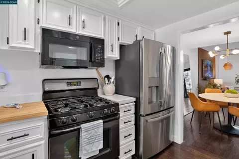 Kitchen - 1812 Wildbrook Ct #C, Concord, CA 94521 photo 2 of 3