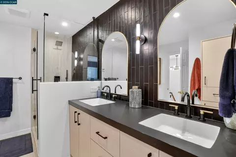 Bath - 1812 Wildbrook Ct #C, Concord, CA 94521 photo 3 of 4
