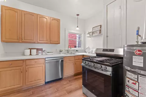Kitchen - 667 10th St, Oakland, CA 94607 photo 2 of 2