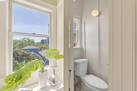 Bath - 667 10th St, Oakland, CA 94607 photo 2 of 2