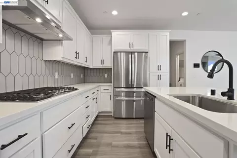 Kitchen - 4323 Lennox Ln, Tracy, CA 95377 photo 2 of 4