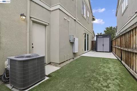 Exterior - 4323 Lennox Ln, Tracy, CA 95377 photo 4 of 4