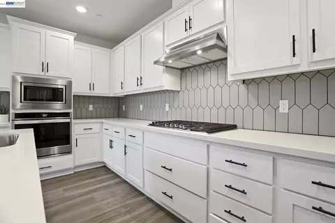 Kitchen - 4323 Lennox Ln, Tracy, CA 95377 photo 4 of 4
