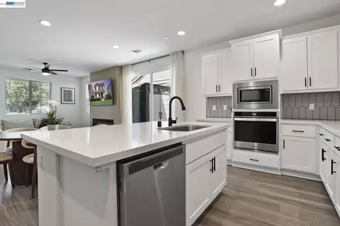 Kitchen - 4323 Lennox Ln, Tracy, CA 95377 photo 3 of 4