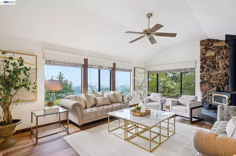 23762 Hutchinson Rd, Los Gatos, CA 95033