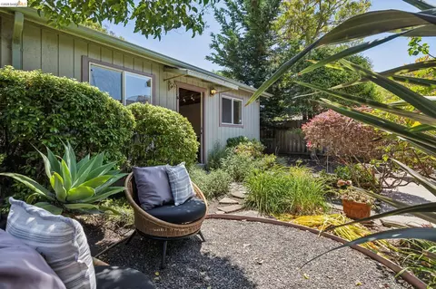 Exterior - 2817 Stanton St, Berkeley, CA 94702 photo 14 of 16