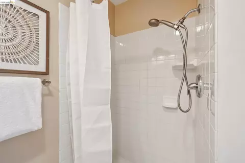 Bath - 2817 Stanton St, Berkeley, CA 94702 photo 3 of 5
