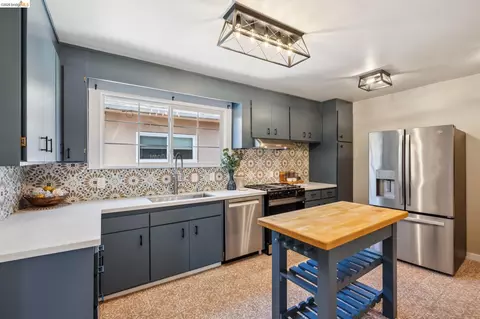 Kitchen - 2817 Stanton St, Berkeley, CA 94702 photo 4 of 5