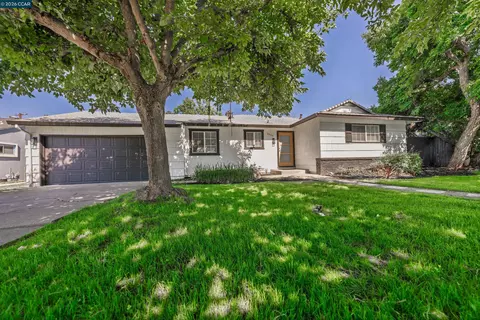 3085 Stanton Cir, Carmichael, CA 95608