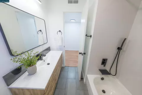 Bath - 3085 Stanton Cir, Carmichael, CA 95608 photo 2 of 4