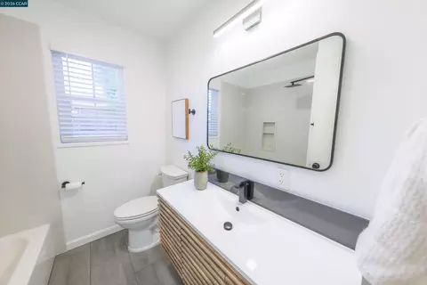 Bath - 3085 Stanton Cir, Carmichael, CA 95608 photo 3 of 4