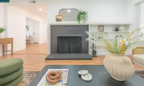 Living - 3085 Stanton Cir, Carmichael, CA 95608 photo 2 of 4