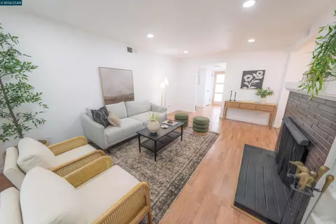 Living - 3085 Stanton Cir, Carmichael, CA 95608 photo 3 of 4