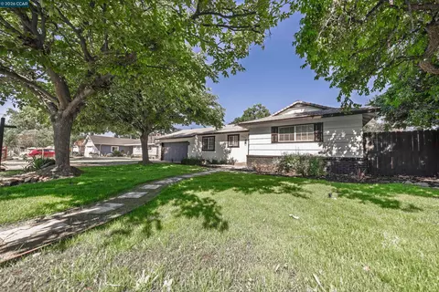 Exterior - 3085 Stanton Cir, Carmichael, CA 95608 photo 2 of 3