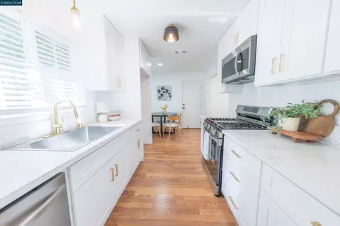 Kitchen - 3085 Stanton Cir, Carmichael, CA 95608 photo 3 of 4